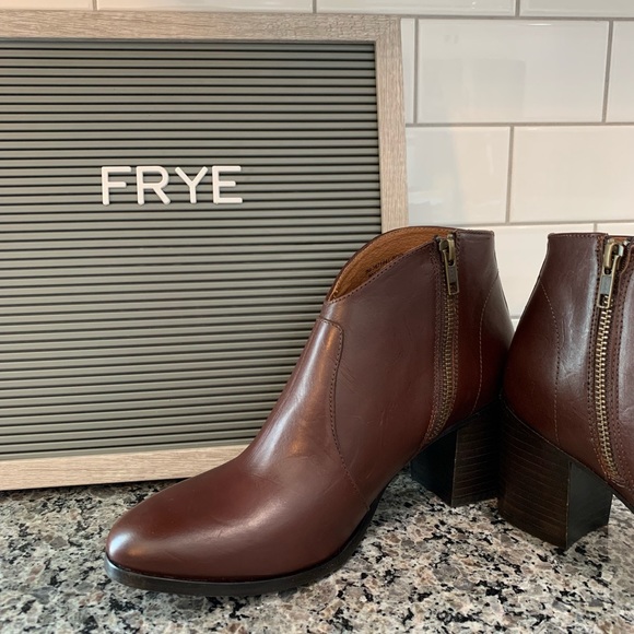 FRYE Nora Zip Short Leather Bootie Size 9 - Picture 2 of 6